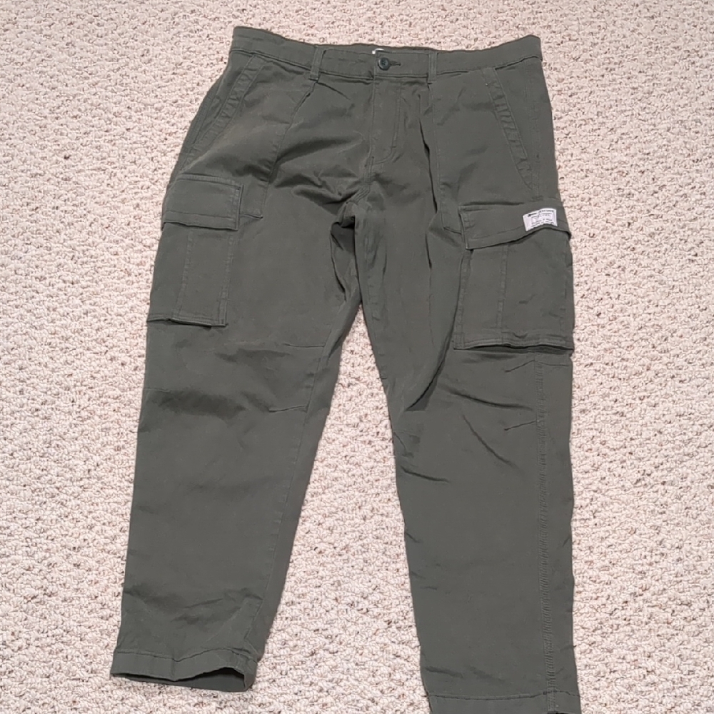 Zara Green Cargo Pants with Utility Design